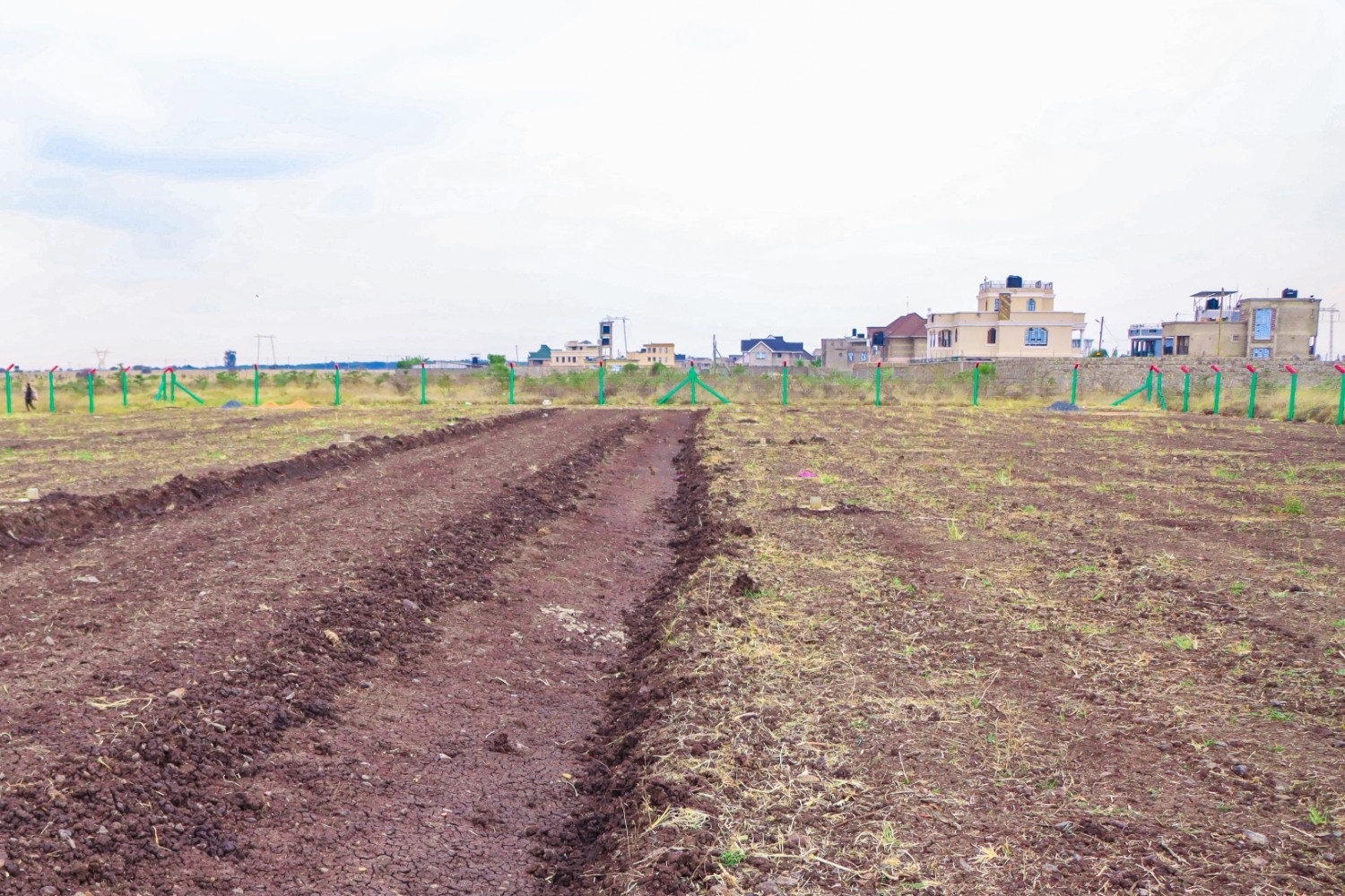PLOTS FOR SALE IN KAMAKIS 3.8M (LEISURE COURT)