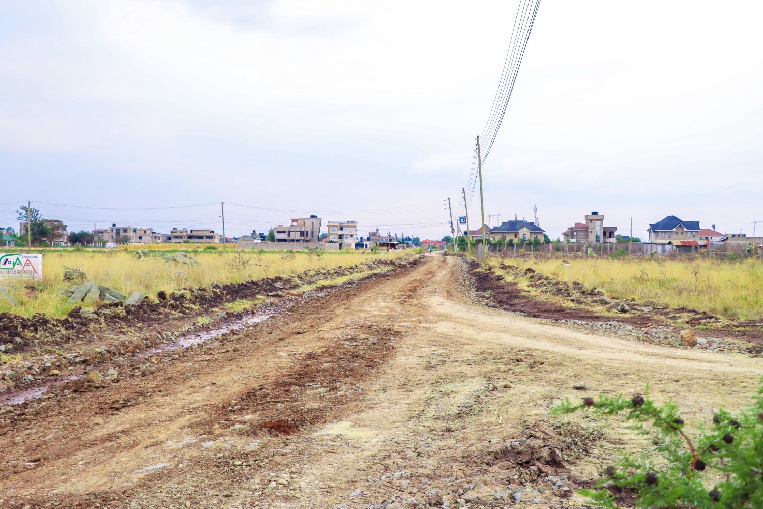 PLOTS FOR SALE IN KAMAKIS 3.8M (LEISURE COURT)