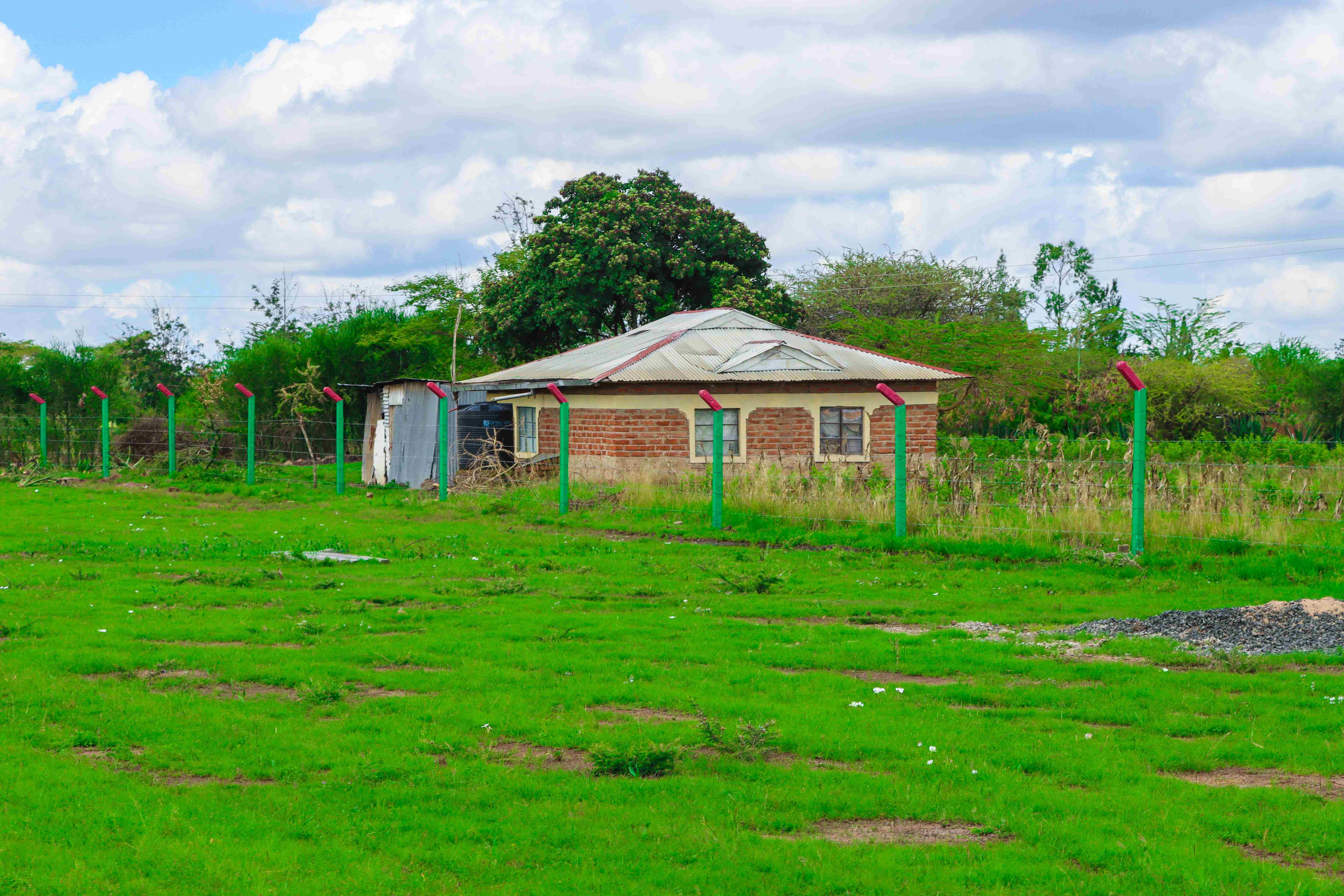 PLOTS FOR SALE IN KANGUNDO ROAD 445K (SQUARE LONDON TALA)