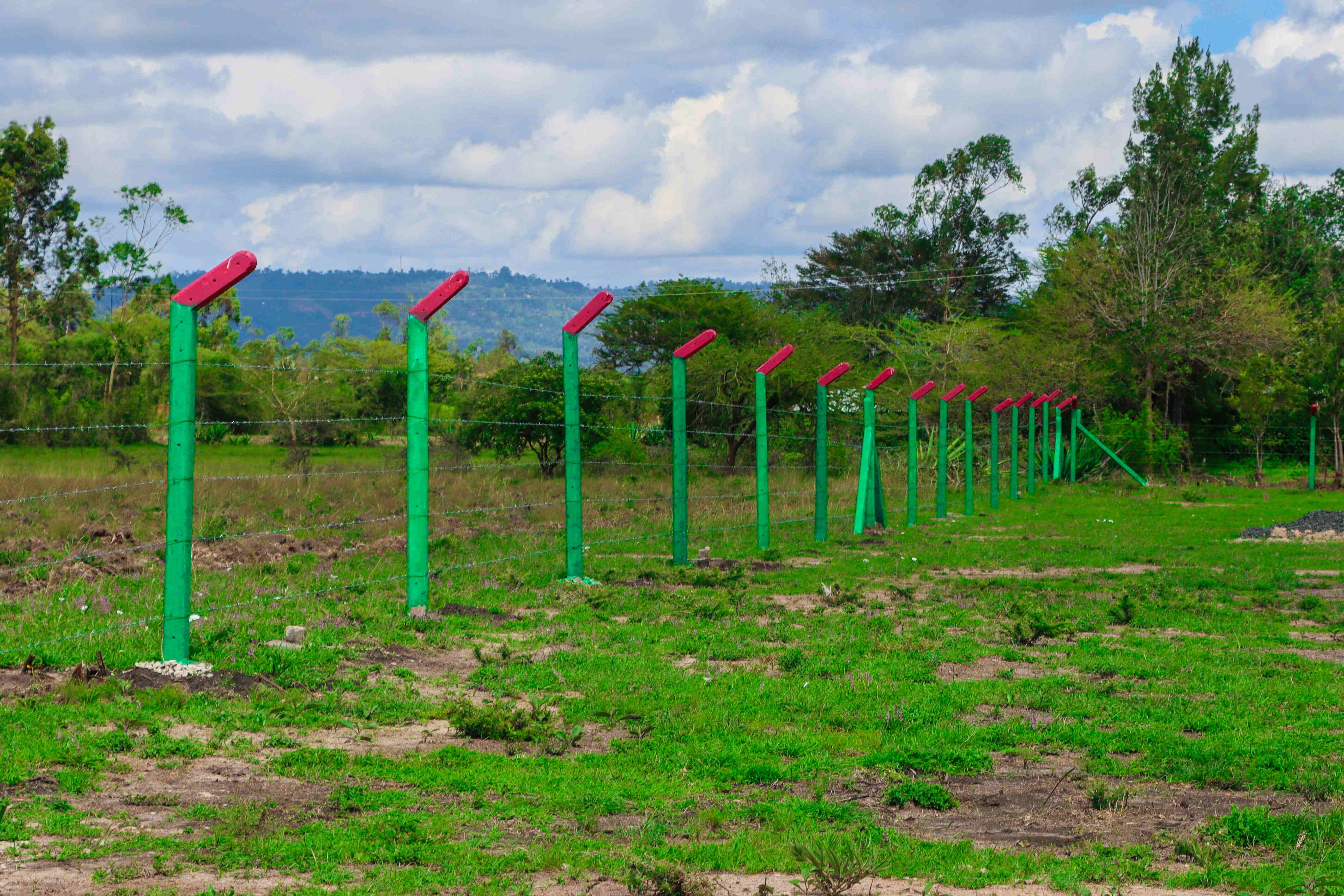 PLOTS FOR SALE IN KANGUNDO ROAD 445K (SQUARE LONDON TALA)