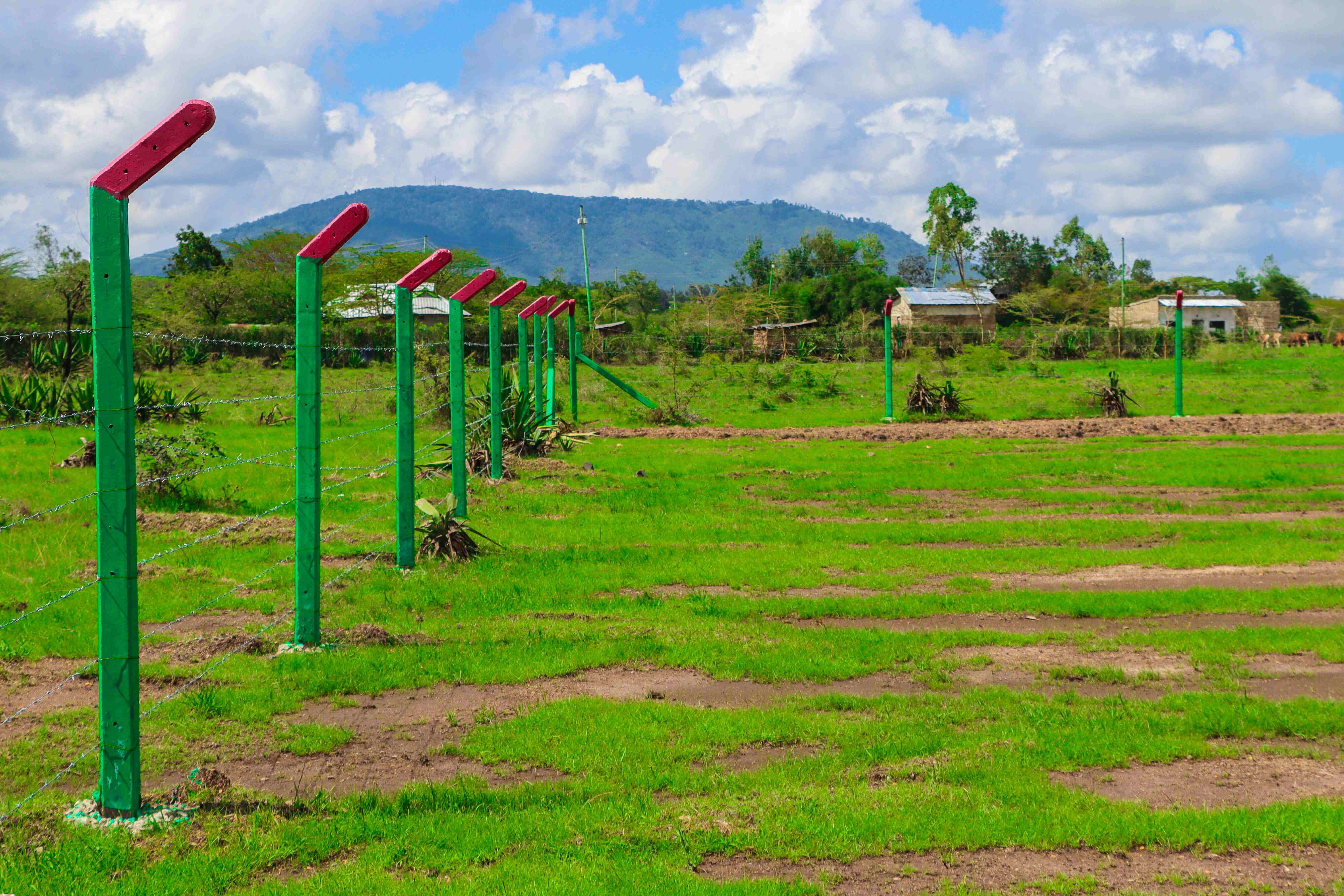 PLOTS FOR SALE IN KANGUNDO ROAD 445K (SQUARE LONDON TALA)