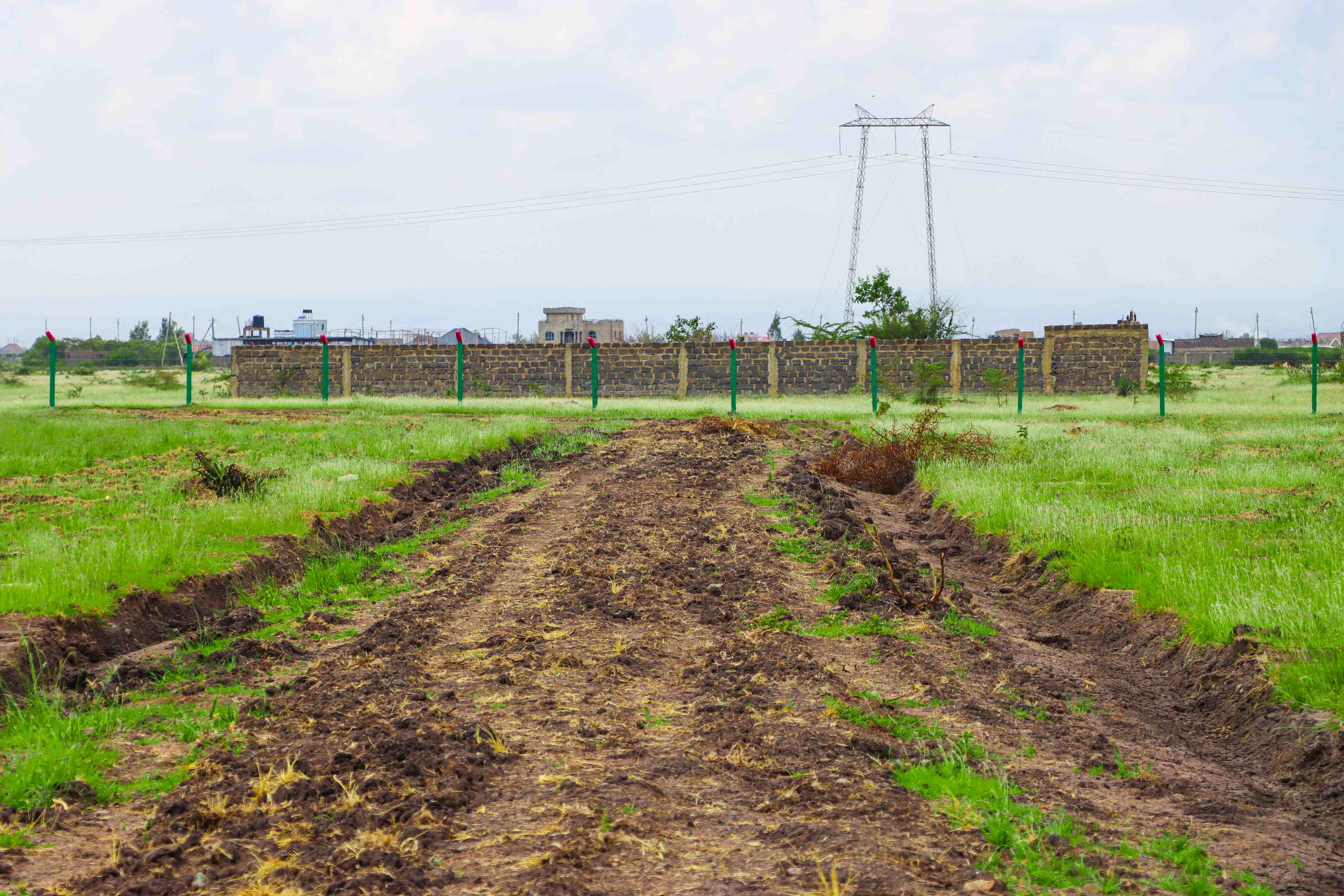 PLOTS FOR SALE IN JUJA 1.295M (JUJA PHASE 74)